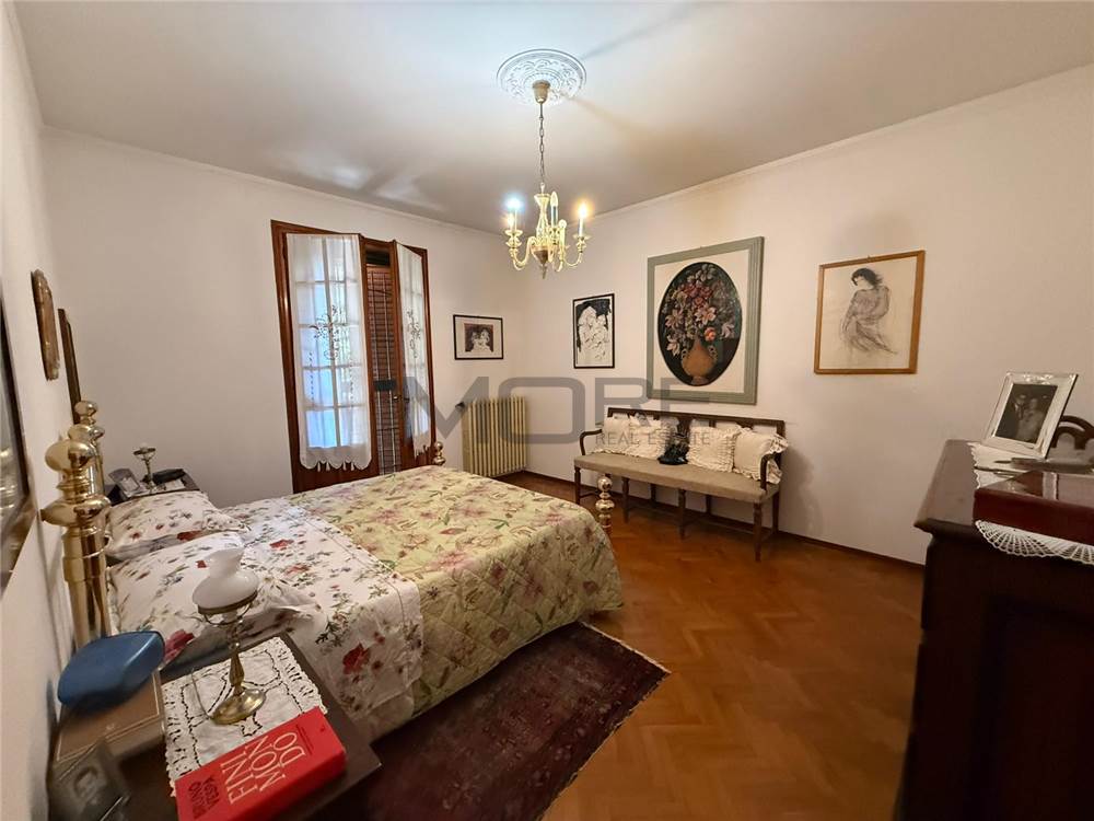 CAMERA DOPPIA CON BALCONE